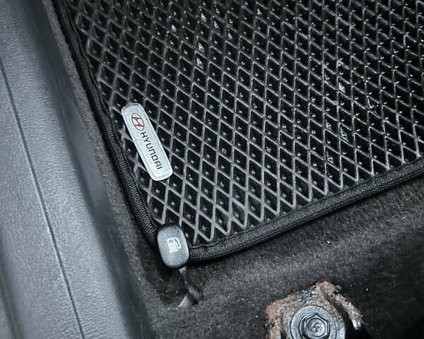 Черный Хендай Аванте, объемом двигателя 1.6 л и пробегом 154 тыс. км за 6000 $, фото 46 на Automoto.ua