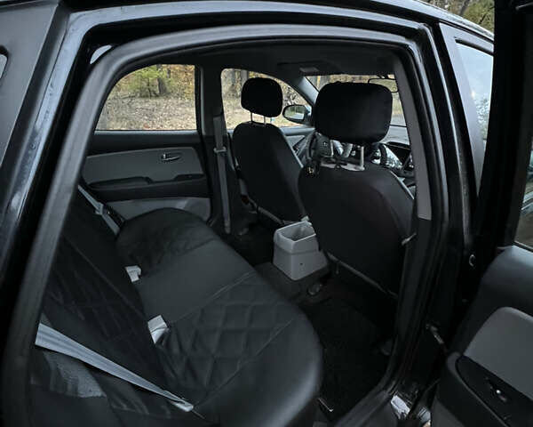 Черный Хендай Аванте, объемом двигателя 1.6 л и пробегом 154 тыс. км за 6000 $, фото 34 на Automoto.ua