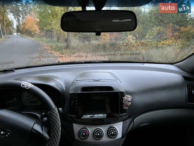 Черный Хендай Аванте, объемом двигателя 1.6 л и пробегом 154 тыс. км за 6000 $, фото 59 на Automoto.ua