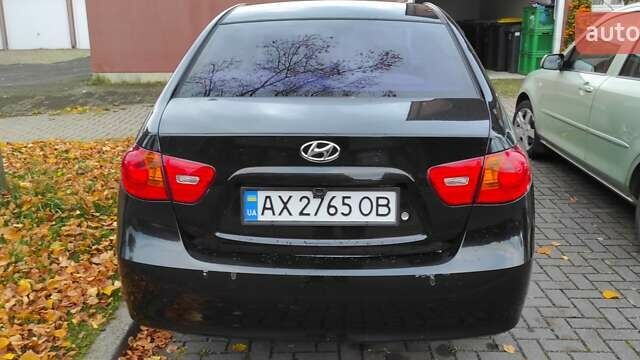 Черный Хендай Аванте, объемом двигателя 1.6 л и пробегом 285 тыс. км за 5857 $, фото 1 на Automoto.ua