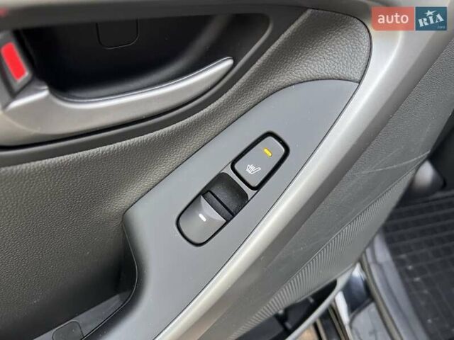 Черный Хендай Аванте, объемом двигателя 1.6 л и пробегом 138 тыс. км за 10900 $, фото 15 на Automoto.ua