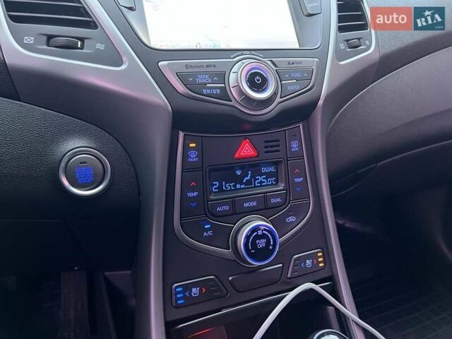 Черный Хендай Аванте, объемом двигателя 1.6 л и пробегом 138 тыс. км за 10900 $, фото 8 на Automoto.ua