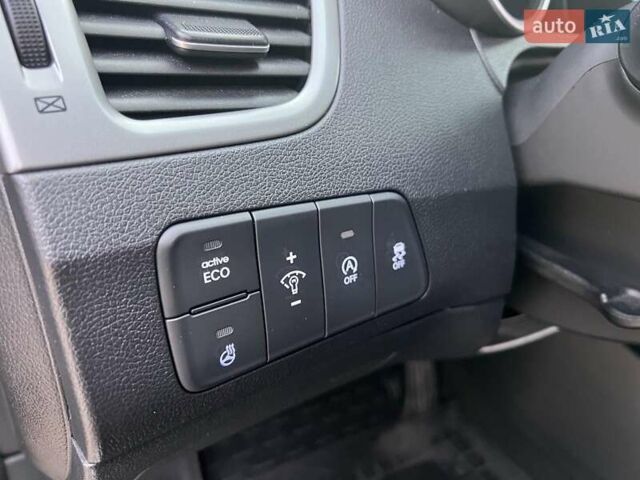 Черный Хендай Аванте, объемом двигателя 1.6 л и пробегом 138 тыс. км за 10900 $, фото 16 на Automoto.ua