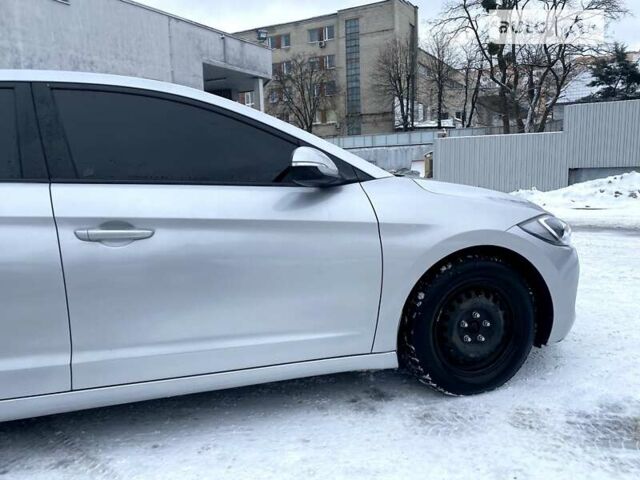 Хендай Аванте, объемом двигателя 1.6 л и пробегом 129 тыс. км за 11000 $, фото 1 на Automoto.ua