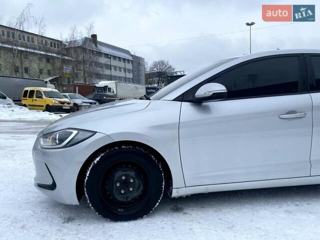 Хендай Аванте, объемом двигателя 1.6 л и пробегом 129 тыс. км за 11000 $, фото 27 на Automoto.ua