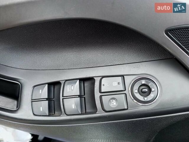 Серый Хендай Аванте, объемом двигателя 1.6 л и пробегом 103 тыс. км за 8300 $, фото 16 на Automoto.ua
