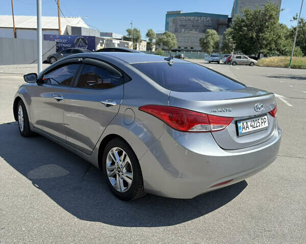 Серый Хендай Аванте, объемом двигателя 1.6 л и пробегом 186 тыс. км за 8800 $, фото 4 на Automoto.ua