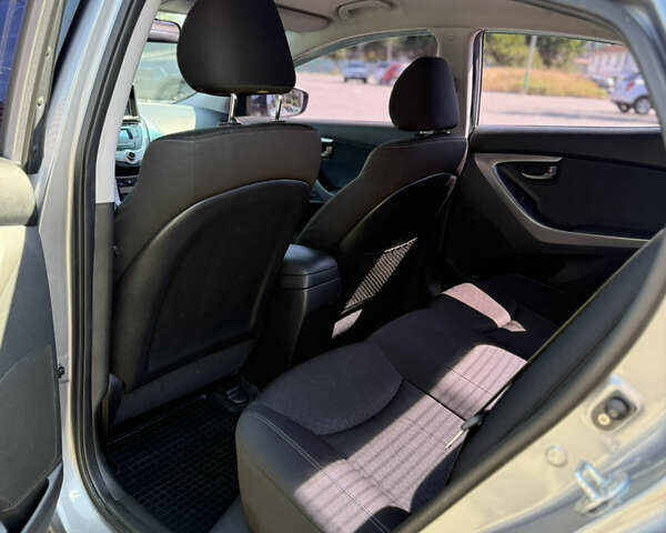 Серый Хендай Аванте, объемом двигателя 1.6 л и пробегом 186 тыс. км за 8800 $, фото 7 на Automoto.ua