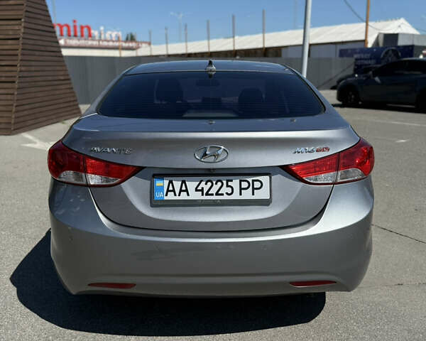 Серый Хендай Аванте, объемом двигателя 1.6 л и пробегом 186 тыс. км за 8800 $, фото 5 на Automoto.ua