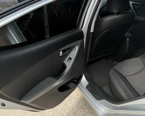 Сірий Хендай Аванте, об'ємом двигуна 1.6 л та пробігом 225 тис. км за 8499 $, фото 16 на Automoto.ua