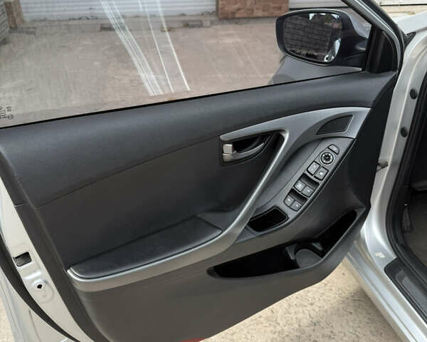 Сірий Хендай Аванте, об'ємом двигуна 1.6 л та пробігом 225 тис. км за 8499 $, фото 10 на Automoto.ua