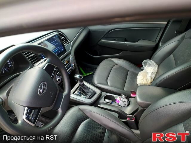 Серый Хендай Аванте, объемом двигателя 16 л и пробегом 236 тыс. км за 8800 $, фото 7 на Automoto.ua