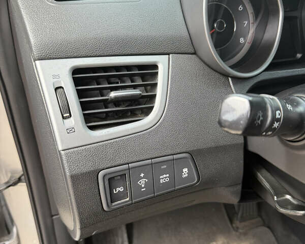 Сірий Хендай Аванте, об'ємом двигуна 1.6 л та пробігом 225 тис. км за 8499 $, фото 11 на Automoto.ua