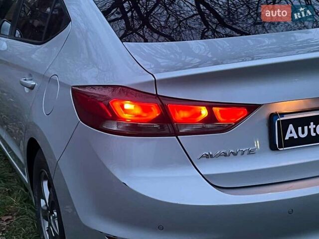 Сірий Хендай Аванте, об'ємом двигуна 1.6 л та пробігом 189 тис. км за 10840 $, фото 8 на Automoto.ua