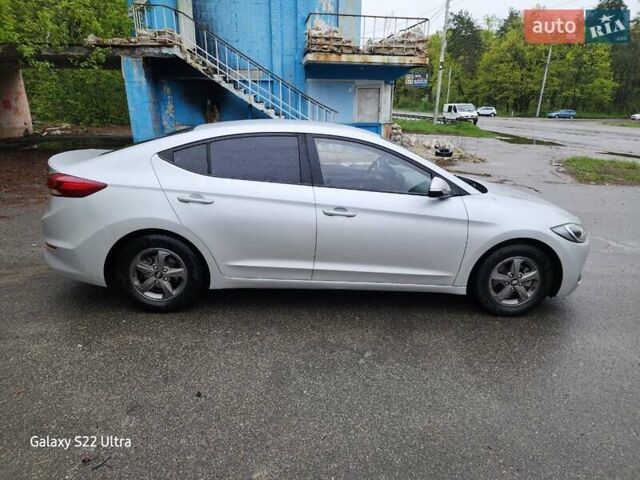 Сірий Хендай Аванте, об'ємом двигуна 1.59 л та пробігом 230 тис. км за 9700 $, фото 2 на Automoto.ua