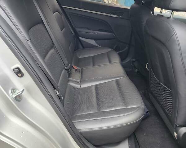 Сірий Хендай Аванте, об'ємом двигуна 1.59 л та пробігом 230 тис. км за 9700 $, фото 5 на Automoto.ua