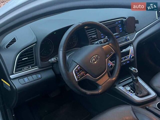 Серый Хендай Аванте, объемом двигателя 1.6 л и пробегом 189 тыс. км за 11690 $, фото 16 на Automoto.ua