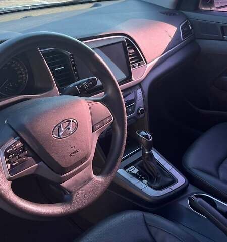 Серый Хендай Аванте, объемом двигателя 1.6 л и пробегом 151 тыс. км за 10700 $, фото 5 на Automoto.ua