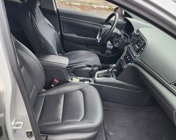 Сірий Хендай Аванте, об'ємом двигуна 1.59 л та пробігом 230 тис. км за 9700 $, фото 4 на Automoto.ua