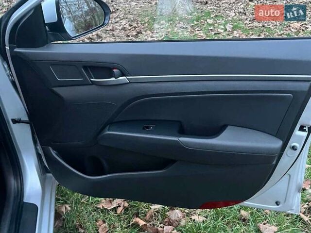 Серый Хендай Аванте, объемом двигателя 1.6 л и пробегом 189 тыс. км за 11690 $, фото 24 на Automoto.ua