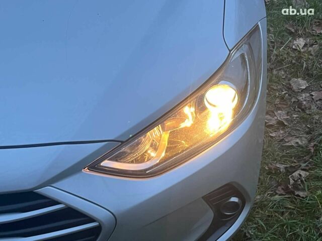 Серый Хендай Аванте, объемом двигателя 1.6 л и пробегом 189 тыс. км за 11690 $, фото 4 на Automoto.ua