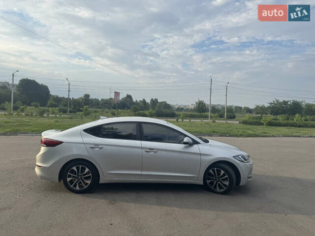 Сірий Хендай Аванте, об'ємом двигуна 1.58 л та пробігом 175 тис. км за 12000 $, фото 12 на Automoto.ua