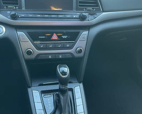 Сірий Хендай Аванте, об'ємом двигуна 1.6 л та пробігом 159 тис. км за 9700 $, фото 11 на Automoto.ua