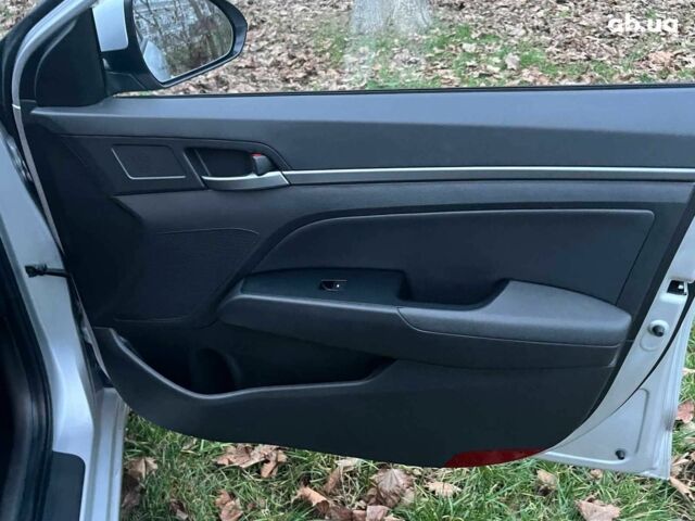 Серый Хендай Аванте, объемом двигателя 1.6 л и пробегом 189 тыс. км за 11690 $, фото 24 на Automoto.ua