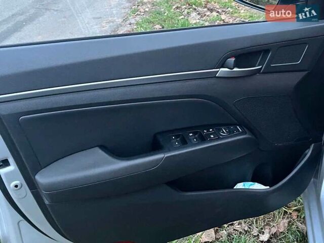 Серый Хендай Аванте, объемом двигателя 1.6 л и пробегом 189 тыс. км за 11690 $, фото 15 на Automoto.ua