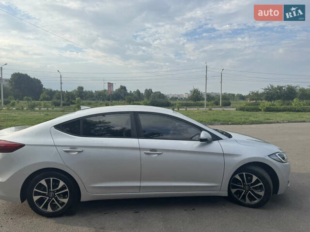 Сірий Хендай Аванте, об'ємом двигуна 1.58 л та пробігом 175 тис. км за 12000 $, фото 11 на Automoto.ua