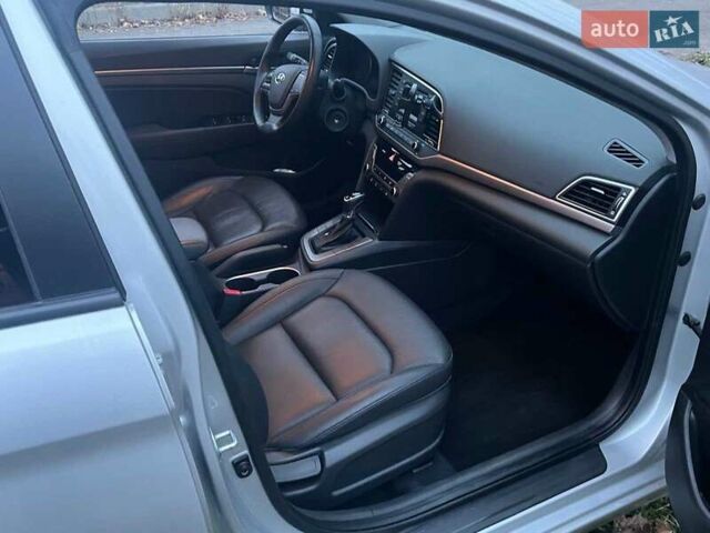 Серый Хендай Аванте, объемом двигателя 1.6 л и пробегом 189 тыс. км за 11690 $, фото 27 на Automoto.ua