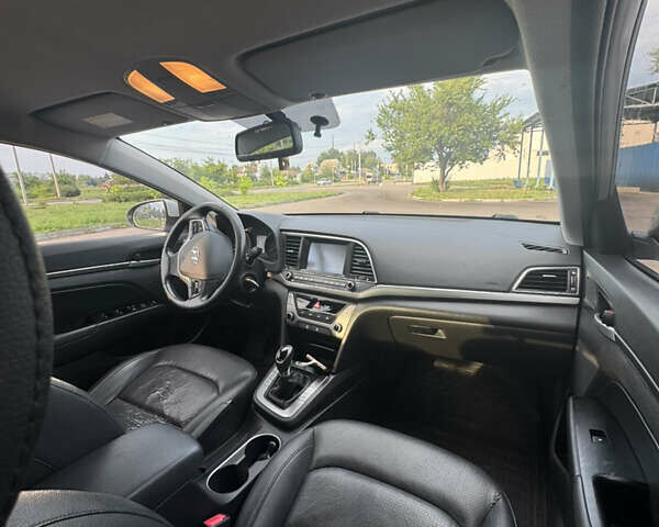Сірий Хендай Аванте, об'ємом двигуна 1.58 л та пробігом 175 тис. км за 12000 $, фото 8 на Automoto.ua