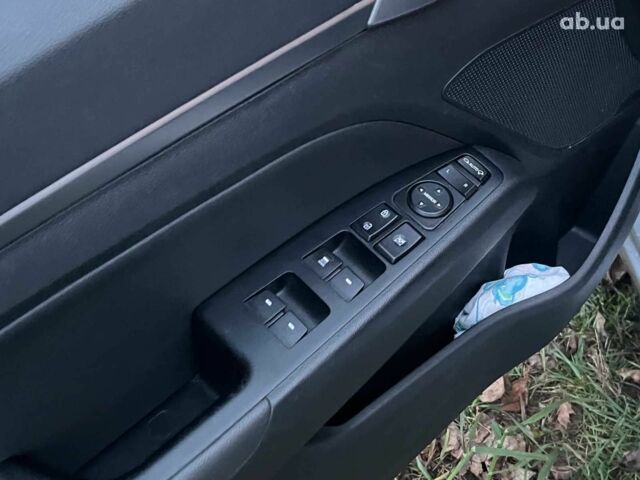 Серый Хендай Аванте, объемом двигателя 1.6 л и пробегом 189 тыс. км за 11690 $, фото 15 на Automoto.ua