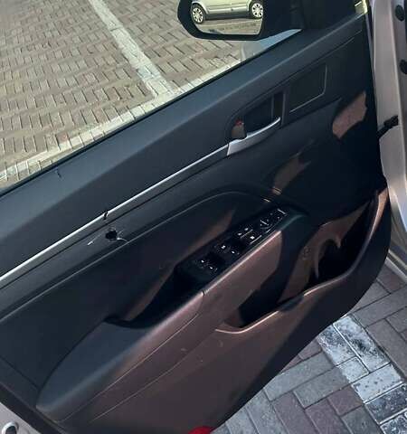 Серый Хендай Аванте, объемом двигателя 1.6 л и пробегом 151 тыс. км за 10700 $, фото 10 на Automoto.ua