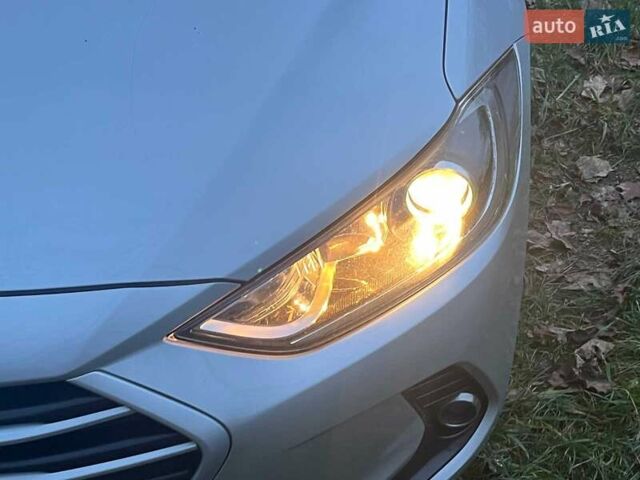 Серый Хендай Аванте, объемом двигателя 1.6 л и пробегом 189 тыс. км за 11690 $, фото 4 на Automoto.ua