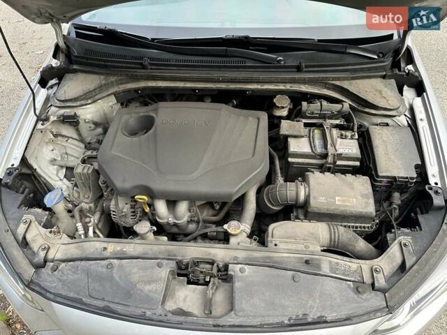 Сірий Хендай Аванте, об'ємом двигуна 1.6 л та пробігом 189 тис. км за 11500 $, фото 11 на Automoto.ua