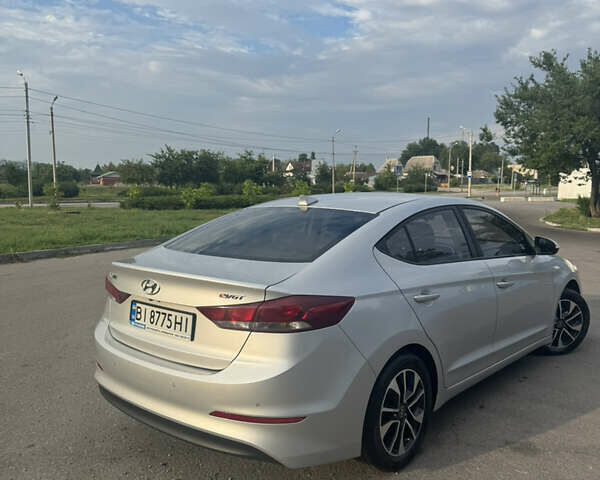Сірий Хендай Аванте, об'ємом двигуна 1.58 л та пробігом 175 тис. км за 12000 $, фото 3 на Automoto.ua