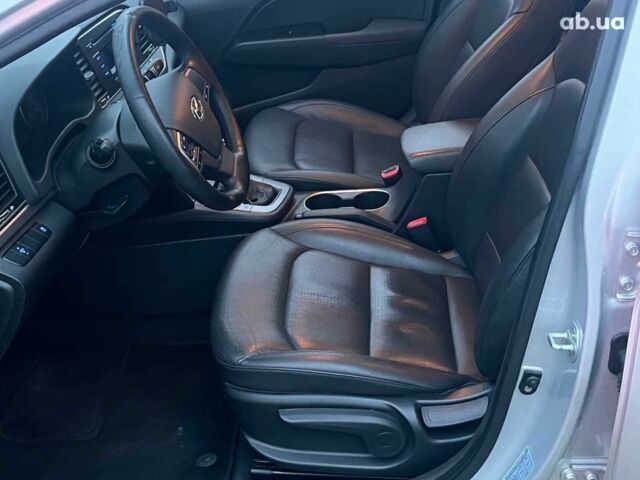 Серый Хендай Аванте, объемом двигателя 1.6 л и пробегом 189 тыс. км за 11690 $, фото 17 на Automoto.ua