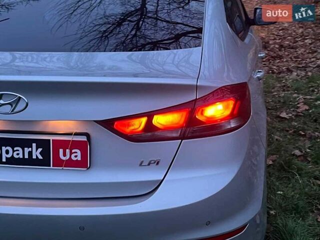 Серый Хендай Аванте, объемом двигателя 1.6 л и пробегом 189 тыс. км за 11690 $, фото 9 на Automoto.ua