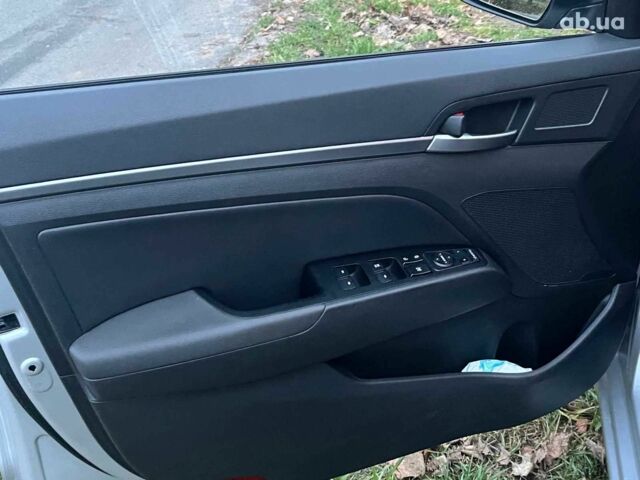 Серый Хендай Аванте, объемом двигателя 1.6 л и пробегом 189 тыс. км за 11690 $, фото 14 на Automoto.ua