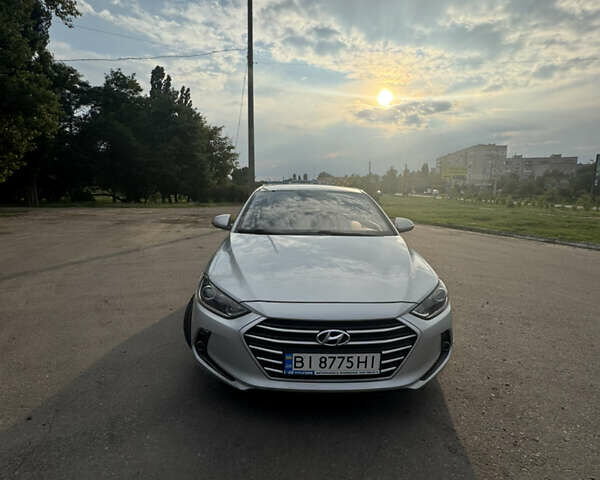 Сірий Хендай Аванте, об'ємом двигуна 1.58 л та пробігом 175 тис. км за 12000 $, фото 1 на Automoto.ua
