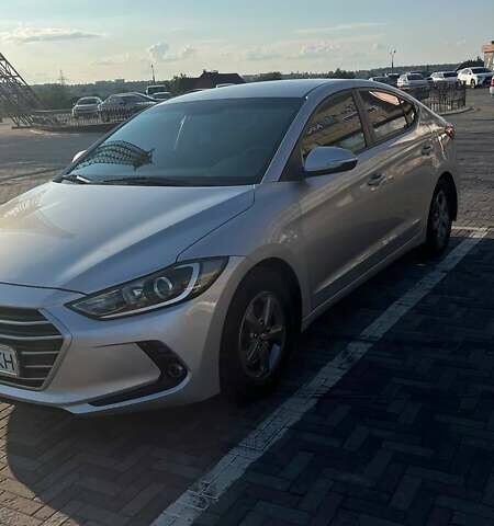 Серый Хендай Аванте, объемом двигателя 1.6 л и пробегом 151 тыс. км за 10700 $, фото 4 на Automoto.ua