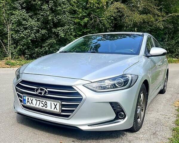 Серый Хендай Аванте, объемом двигателя 1.6 л и пробегом 145 тыс. км за 11200 $, фото 6 на Automoto.ua