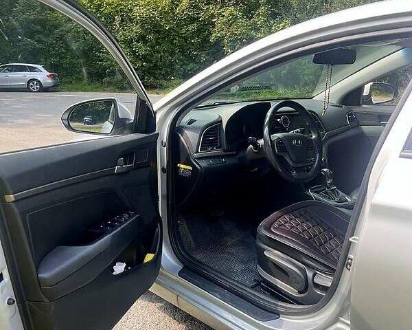 Серый Хендай Аванте, объемом двигателя 1.6 л и пробегом 145 тыс. км за 11200 $, фото 7 на Automoto.ua