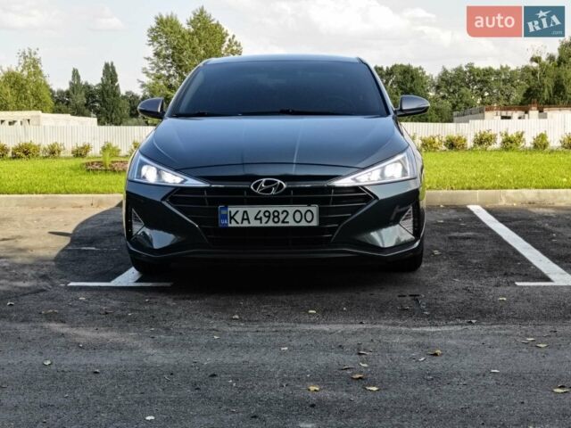 Серый Хендай Аванте, объемом двигателя 1.6 л и пробегом 176 тыс. км за 13800 $, фото 1 на Automoto.ua