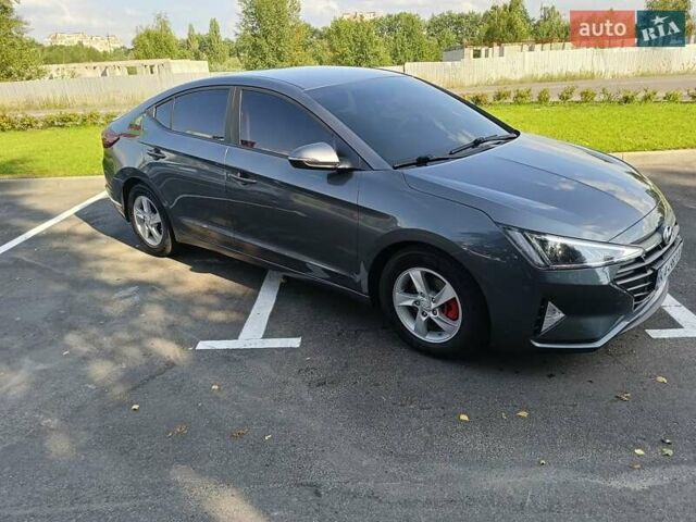 Серый Хендай Аванте, объемом двигателя 1.6 л и пробегом 172 тыс. км за 14800 $, фото 4 на Automoto.ua