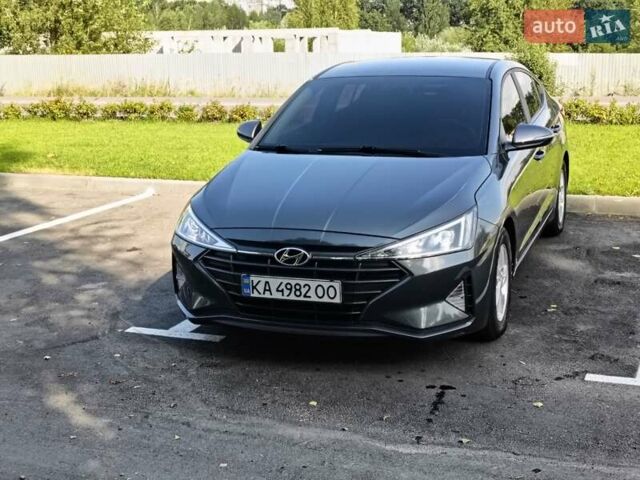 Серый Хендай Аванте, объемом двигателя 1.6 л и пробегом 172 тыс. км за 14800 $, фото 3 на Automoto.ua