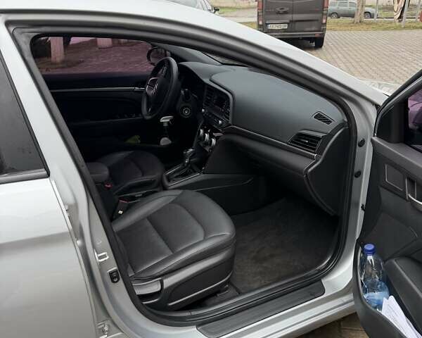 Серый Хендай Аванте, объемом двигателя 1.59 л и пробегом 220 тыс. км за 13000 $, фото 10 на Automoto.ua