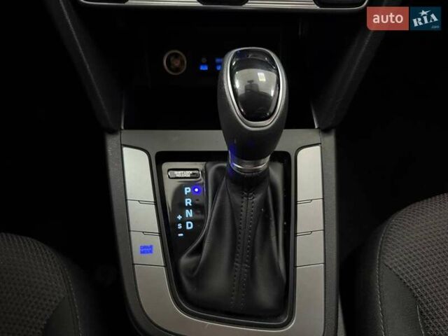 Сірий Хендай Аванте, об'ємом двигуна 1.6 л та пробігом 98 тис. км за 14990 $, фото 27 на Automoto.ua