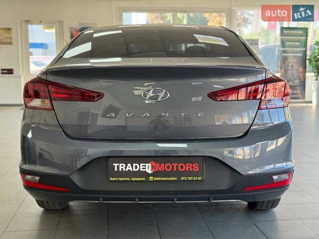 Сірий Хендай Аванте, об'ємом двигуна 1.6 л та пробігом 98 тис. км за 14990 $, фото 10 на Automoto.ua